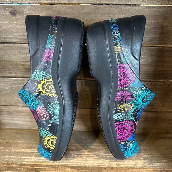 Womens Crocs Neria Pro II Multicolor Medallion Work Comfort Clogs Shoes Size 8 M - Picture 4 of 5